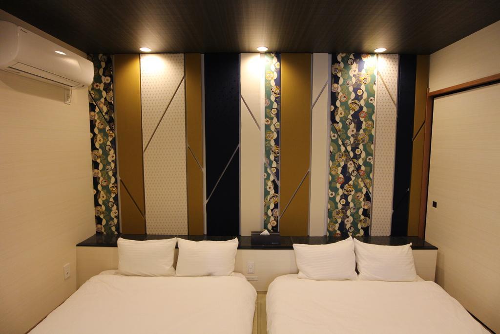 The Neighbors Hotel Осака Екстериор снимка